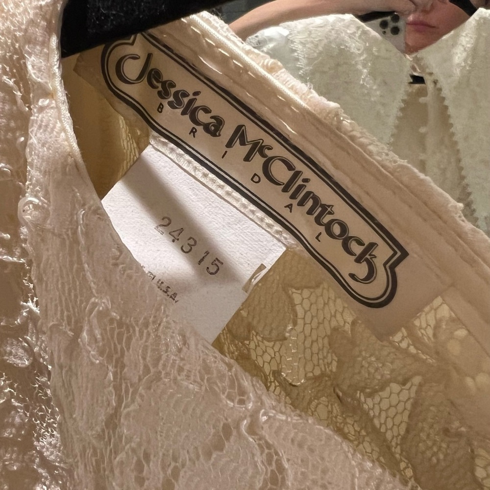 Jessica McClintock Vintage Cream Lace Bridal Gown - Picture 3 of 6